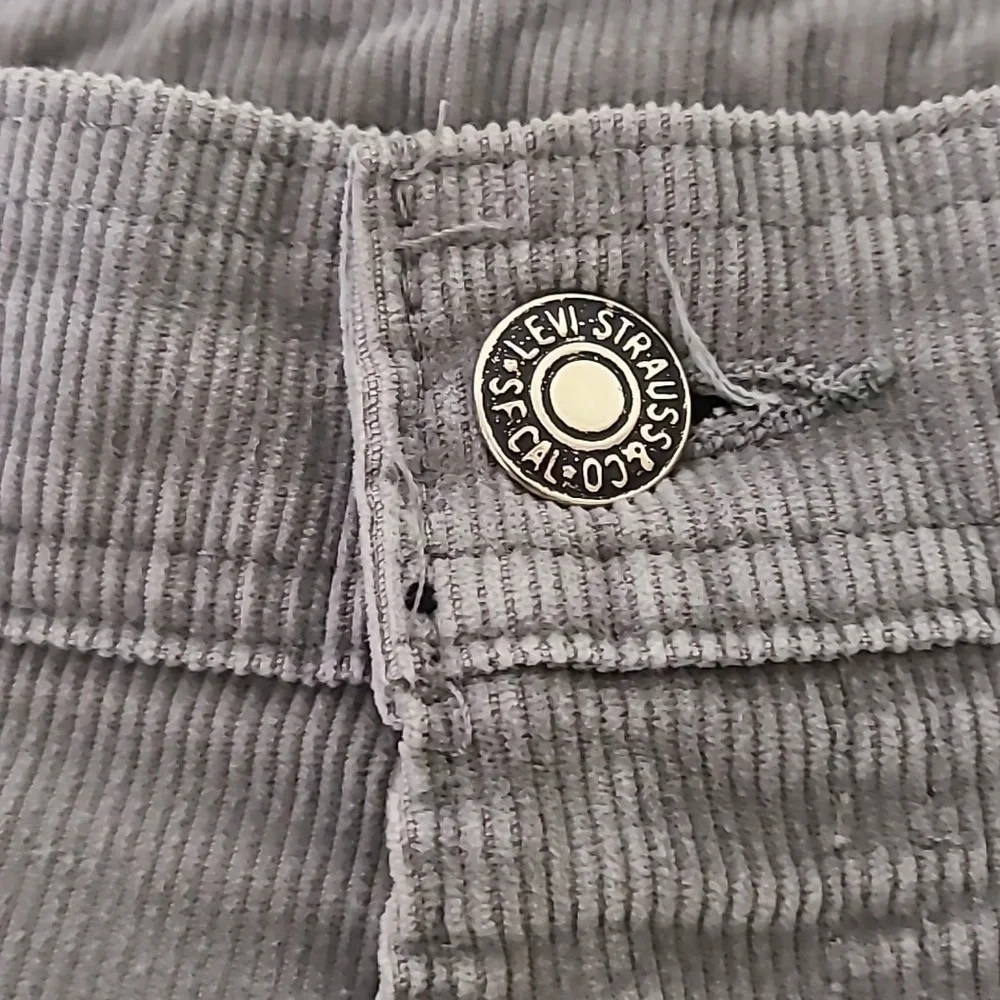 - Levis Vintage 70s/80s Grey Cordoroy 38x31